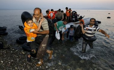 Kjo është fotografia e fëmijës së mbytur në det që ka tronditur botën (Foto)