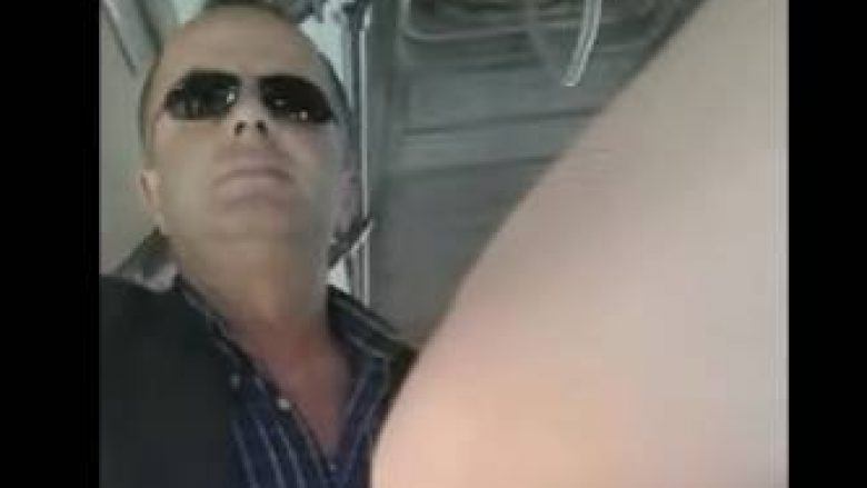 Grushte në autobus, biletashitësi kërkon përforcime për të rrahur kuksianin (Video)