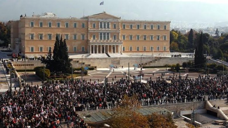 Sindikatat greke bëjnë thirrje për grevë të përgjithshme 48 orëshe