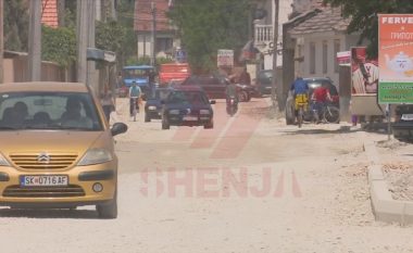 Rrugët e lagjes Hasan Beg, ende pa u rregulluar (Video)