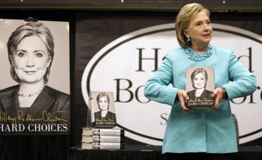Hillary Clinton fiton 5 milionë dollarë nga shitja e librit