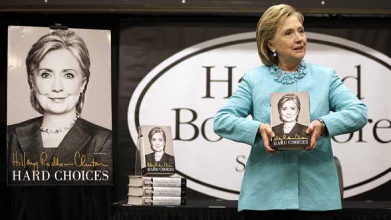 Hillary Clinton fiton 5 milionë dollarë nga shitja e librit