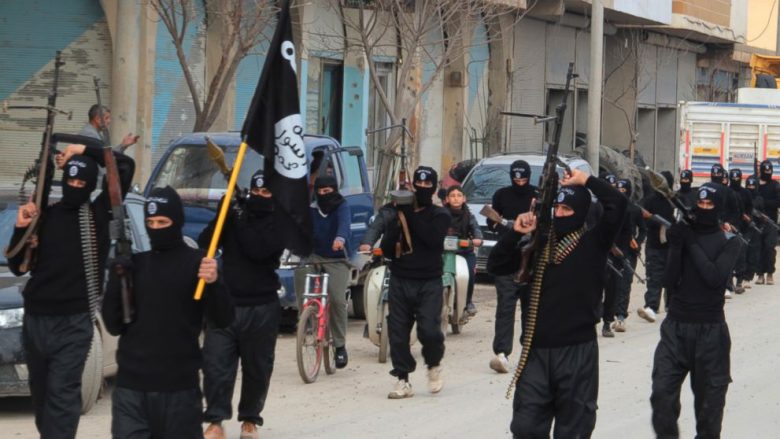 Tre shqiptarë pjesë e ISIS, dënohen me burg të përjetshëm në Turqi (Foto)