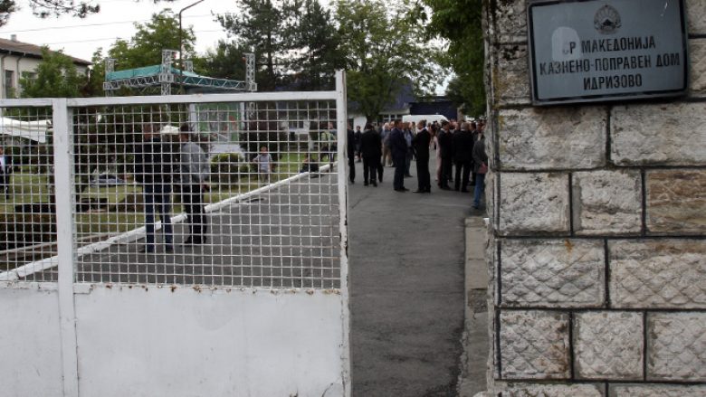 Dy të burgosur përdhunojnë një të burgosur në burgun e Idrizovës