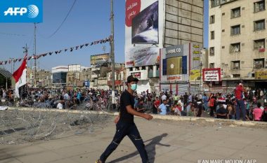 Protesta në Irak: Demonstruesit sërish tentojnë të futen në Zonën e Gjelbër, policia përdor gaz lotsjellës (Foto/Video)