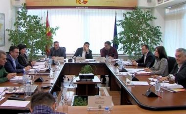 Rrezikohen me fshirje nga lista votuesit shqiptar jashtë Maqedonisë (Video)