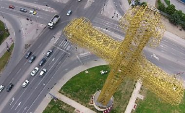 Gjykata Kushtetuese anulon diskutimin për kryqin gjigant në Butel