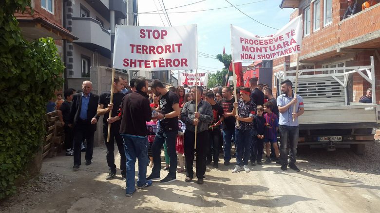 Fillon marshi protestues nga familjarët në ”Lagjen e Trimave” (Foto)