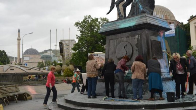 Edhe gratë e Manastirit në aksion pastrimi