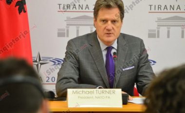 Turner: Anëtarësimi i Kosovës dhe Serbisë në NATO stabilizon rajonin