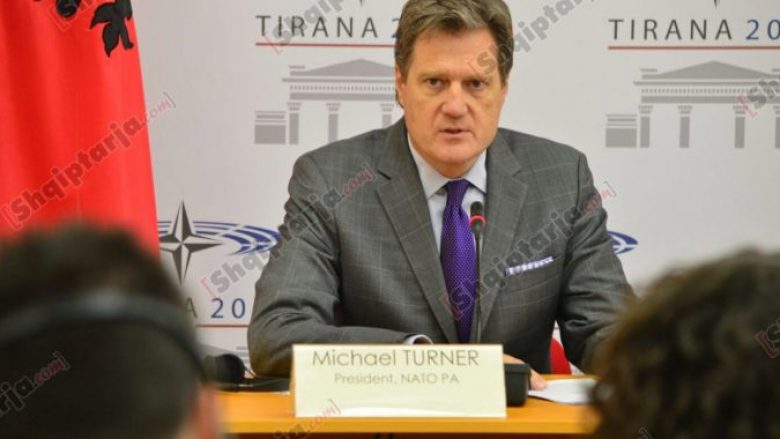 Turner: Anëtarësimi i Kosovës dhe Serbisë në NATO stabilizon rajonin