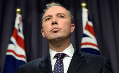 Ministri australian për emigrantët: Ata nuk dinë të numërojnë dhe shkruajnë në gjuhën amtare, e lëre më në atë angleze