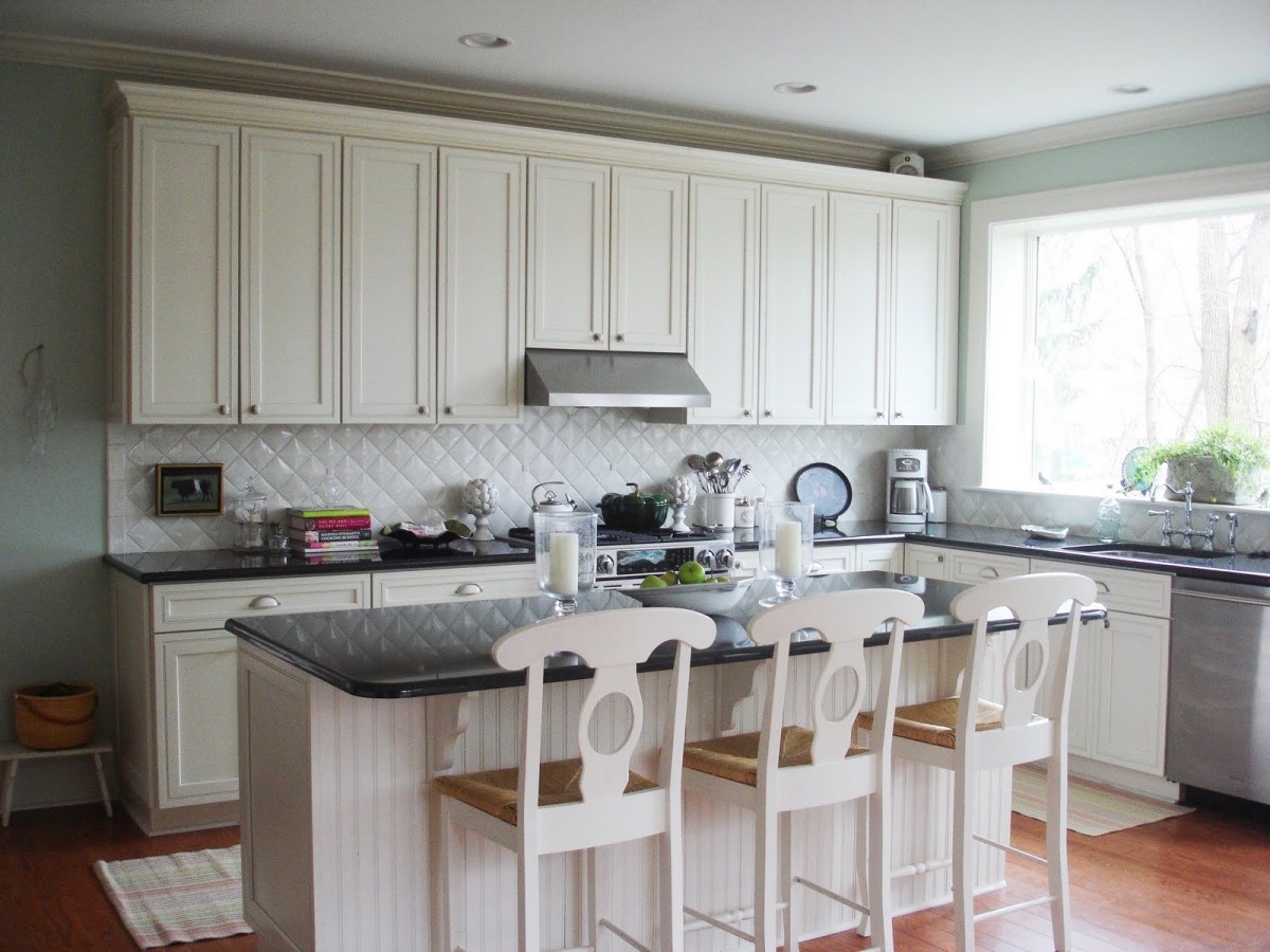 Modern-White-Tile-Backsplash-Kitchen