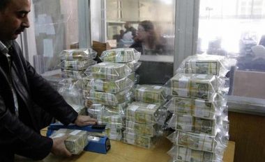 Siria injekton dollarë për frenimin e rënies tronditëse të monedhës vendase