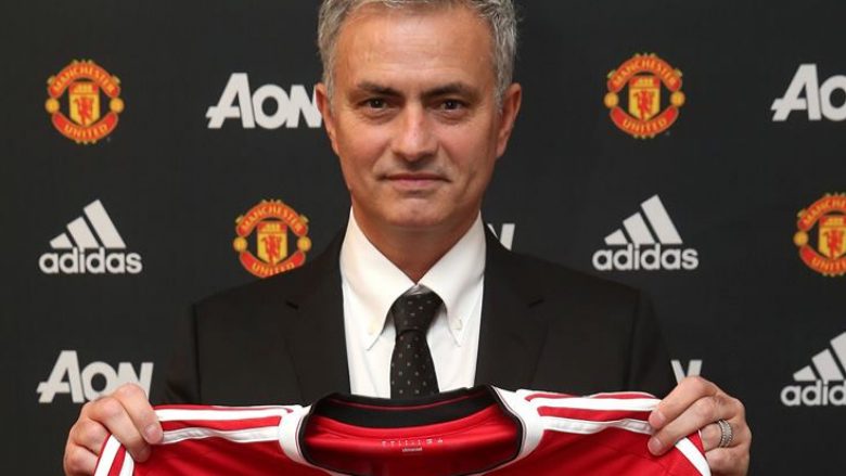 Zyrtare: Mourinho prezantohet te Unitedi (Video)