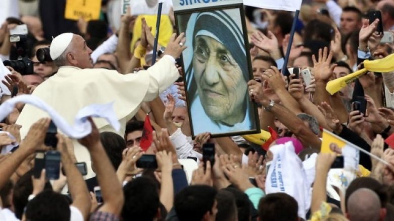 Shenjtërimi i Nënë Terezës nga Papa do të bëhet në sheshin “Shën Pjetri”