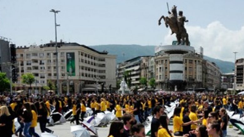 Sot në Shkup realizohet ”Parada e Maturës 2017”