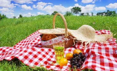 1 Maji në Maqedoni edhe këtë vit u shënua me piknik (Video)