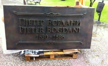 Vendoset përmendorja e Pjetër Bogdanit (Foto)