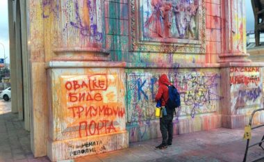 Në Shkup janë duke u pastruar shenjat e ‘Revolucionit Laraman’ (Foto)