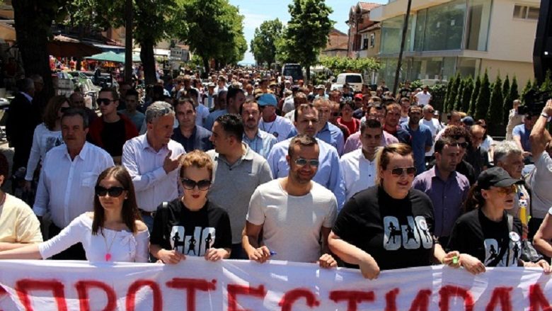 Policia e Manastirit kërcënon protestuesit e ”Revolucionit Laraman”