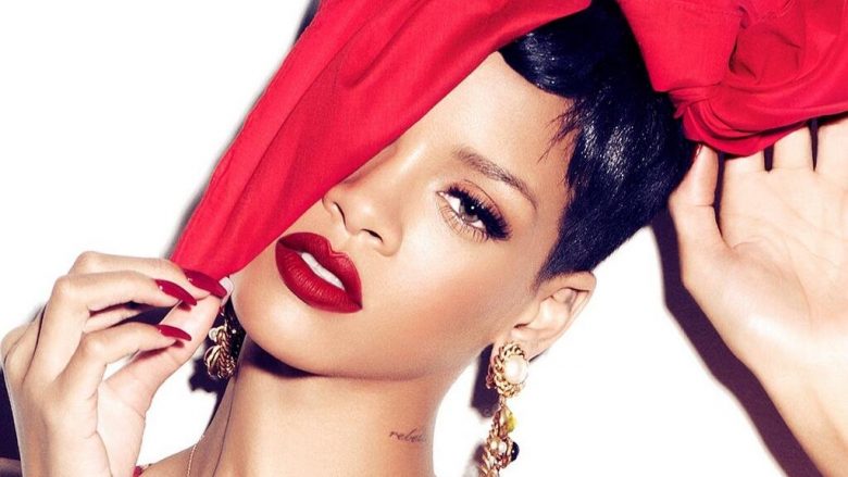 Rihanna transparente, i shihen thimthat (Foto)
