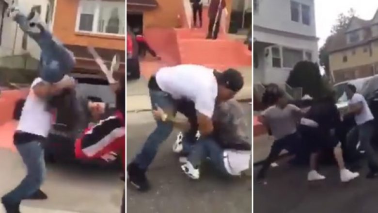 Momenti kur një burrë i fuqishëm si përbindësh, rrah brutalisht disa persona pa e ndihmuar askush (Video, +18)