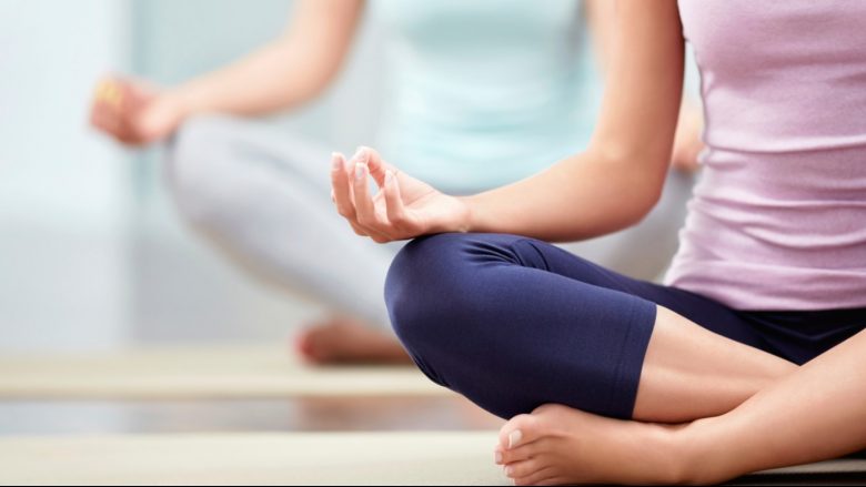 Përtoni të bëni joga? Pasi t’i lexoni këto përfitime shëndetësore menjëherë do të filloni sesionin e parë