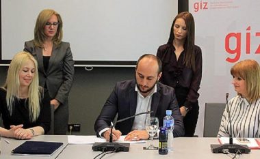 Nënshkruhen marrëveshjet për përkrahje financiare të biznes qendrave të tetë rajoneve të planifikimit