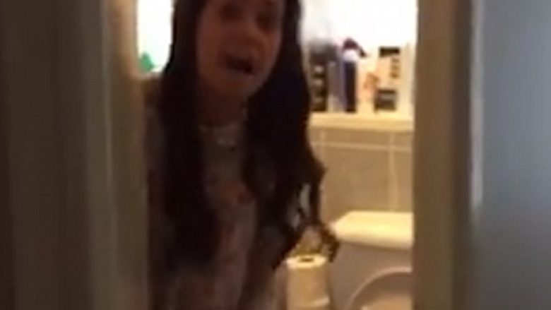Shikoni reagimin e vajzës, të cilës i dashuri ia lyen tamponin me spec të djegës (Foto/Video)