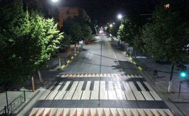 Zebra kreative në një rrugë të Tiranës (Foto)