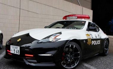 Policia në Tokio bëhet me tri super-vetura për mbrojtjen e rendit (Video)