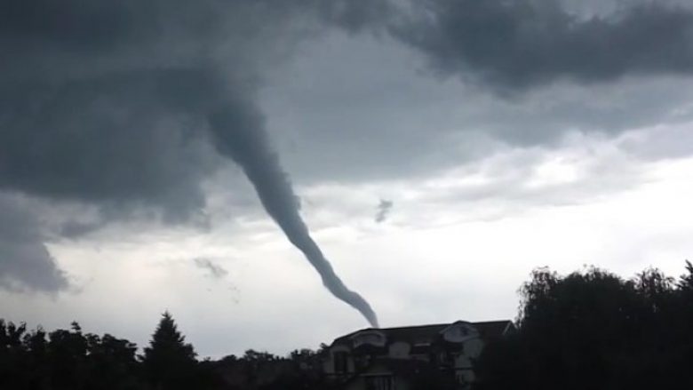 Shikoni tornadon që goditi Serbinë (Foto/Video)