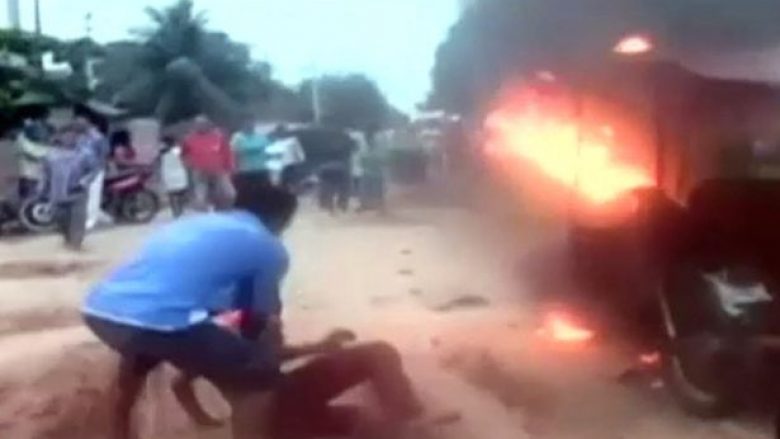 Kapen duke vjedhur, qytetarët tentojnë t’i djegin për së gjalli (Foto/Video)