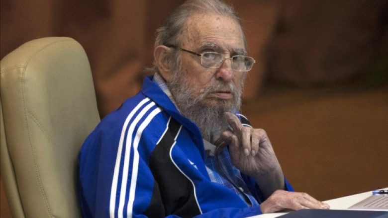 Fidel Castro gjithmonë i veshur me tuta Adidas: A paguhet ai për këtë reklamë? (Foto/Video)
