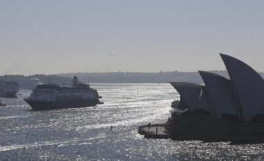 Digjet anija turistike, lëndohen 19 persona