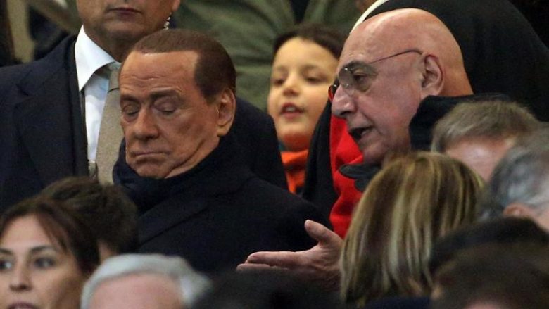 Berlusconi duke kërcënuar lojtarët: Nuk do t’ju paguaj (Video)