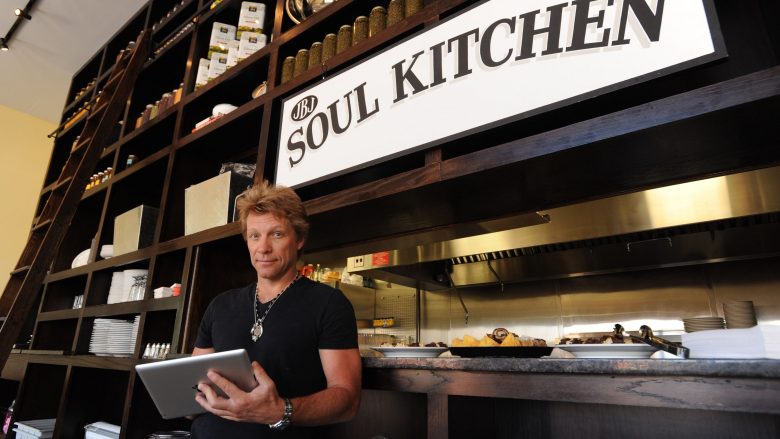 Në restorantin e Jon Bon Jovit të varfërit nuk paguajnë! (Foto)