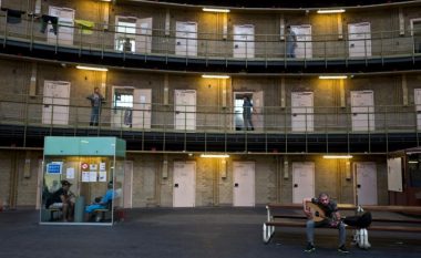 Burgjet boshe të Holandës, “shtëpi” për refugjatët (Foto)