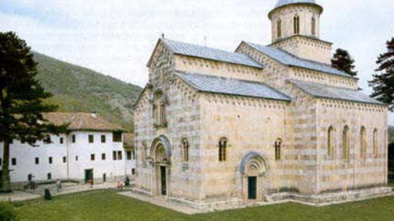Komunarët e Deçanit kërkojnë që Manastiri mos të uzurpojë prona