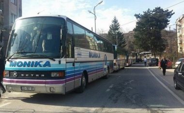 Nga Deçani nisen 46 autobusë për në protestë
