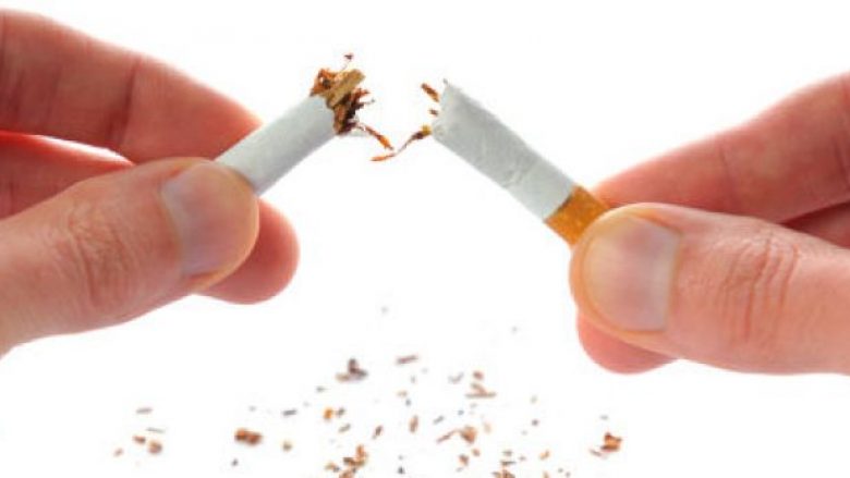 E la duhanin, çdo ditë i ndanë paret që i shpenzonte (Video)