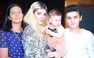 Era Istrefi prezanton familjen e saj: Më mungojnë çmendurisht (Foto)