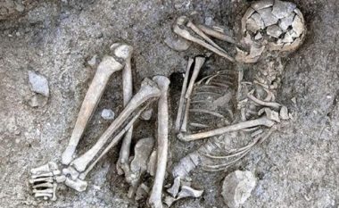 Vazhdon enigma: Të kujt janë kafkat e gjetura në shpellën ”Dardha” në Kërçovë (Video)