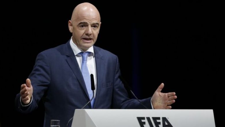 Presidenti i FIFA-s i ka dy fjalë për pranimin e Kosovës në UEFA