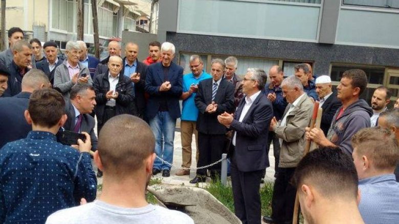 Gjilani nderon me bust heroin Rexhat Ymeri