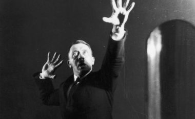 Para fjalimeve, Hitleri bënte disa fotografi – ja si dukej aty! (Foto)