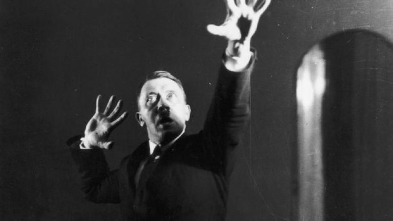Para fjalimeve, Hitleri bënte disa fotografi – ja si dukej aty! (Foto)