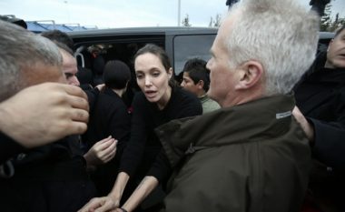 Çfarë po ndodh me aktoren? Imazhe të reja tronditëse të Angelina Joliet (Foto/Video)
