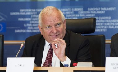 Joseph Daul: Shpresojmë të gjindet një zgjidhje e pranueshme për çështjen e emrit të Maqedonisë